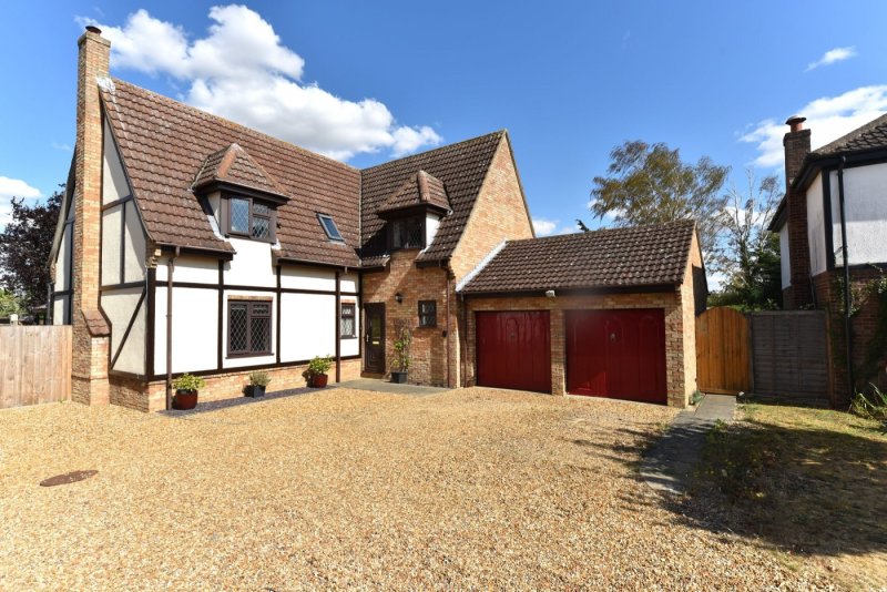 4 bedroom house in King Street, Somersham