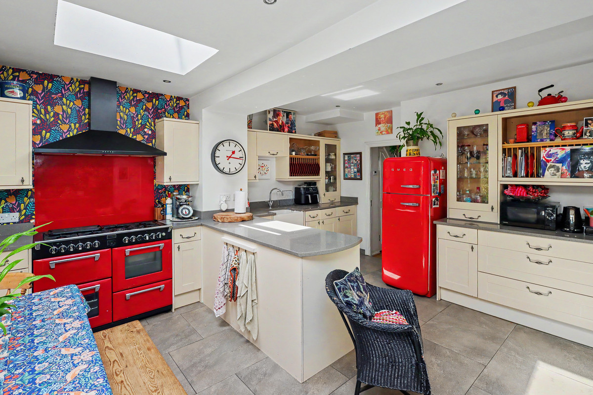 3 bedroom Terrace - Devonshire Road, Hornchurch, RM12