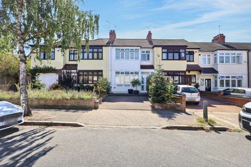 3 bedroom Terrace - Devonshire Road, Hornchurch, RM12