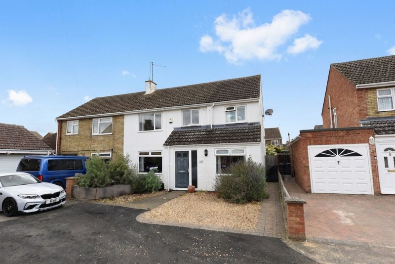 4 bedroom house in Stuart Close, Godmanchester