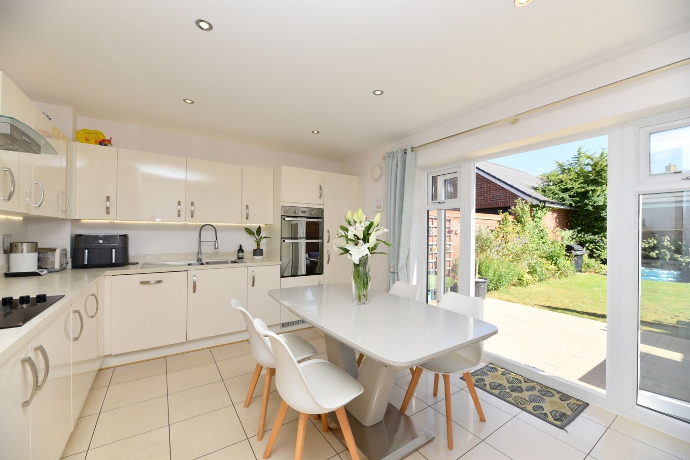 4 bedroom house in Fisher Mead, Biggleswade