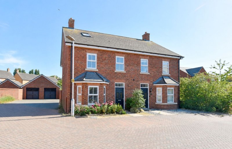 4 bedroom house in Fisher Mead, Biggleswade