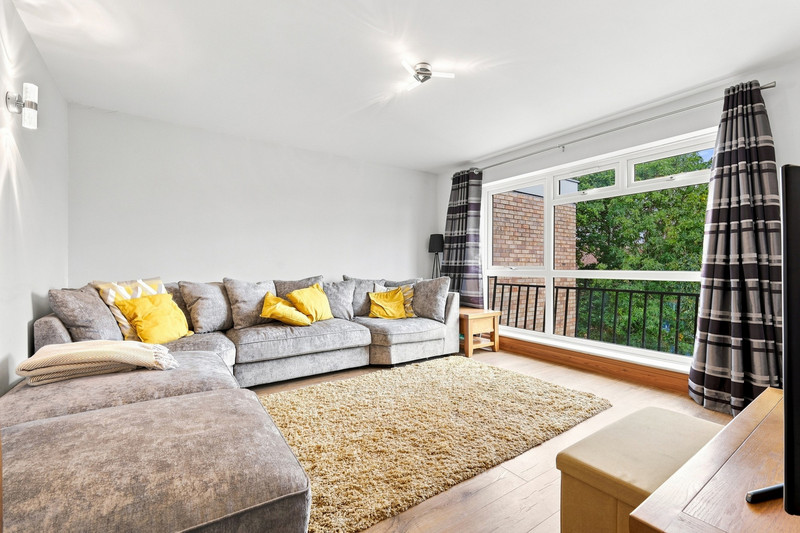 St. Lawrence Gardens, Leigh-on-sea, SS9 5