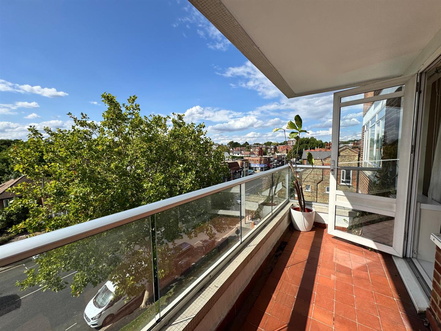 2 bedroom Flat - Mayflower Lodge