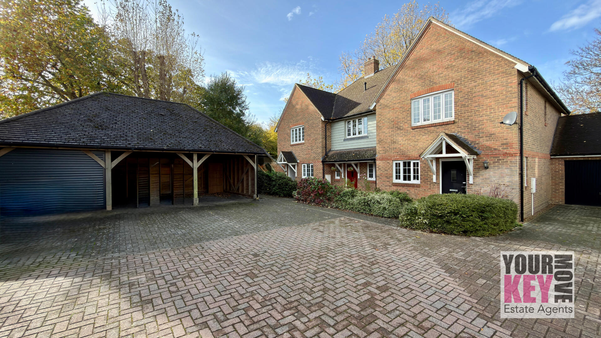 3 bedroom house in Lancaster Drive, Hawkinge, Folkestone, Kent CT18 7SW