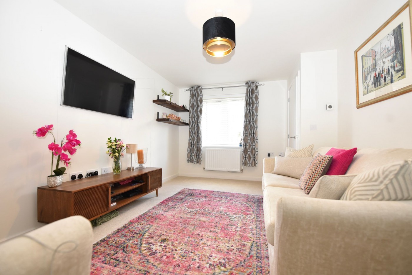 2 bedroom house in Glanville Crescent, Little Paxton