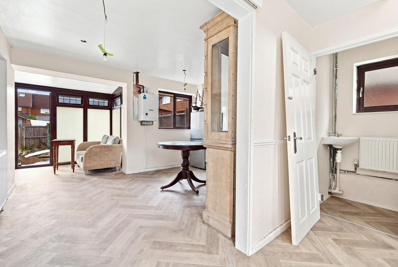 Rayside, Basildon, SS14 1