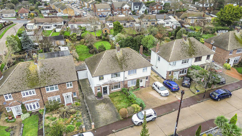 Pine Close, Leigh-on-sea, SS9 4