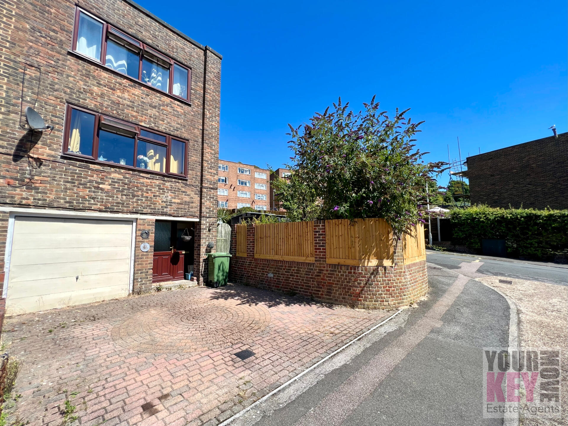 3 bedroom house in Hollands Avenue, Folkestone, Kent CT19 6PN