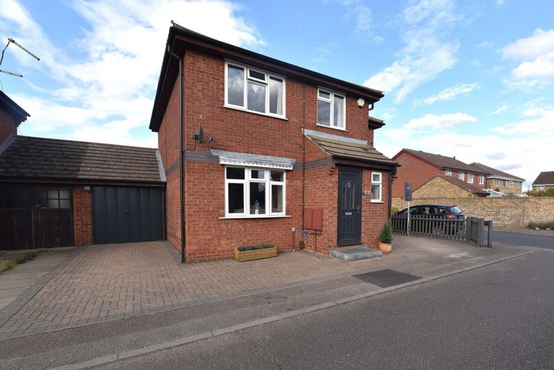 4 bedroom house in Glamis Court, Eynesbury