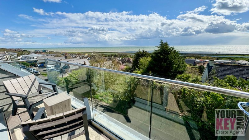 4 bedroom house in Naildown Close, Seabrook, Hythe, Kent, CT21 5TA