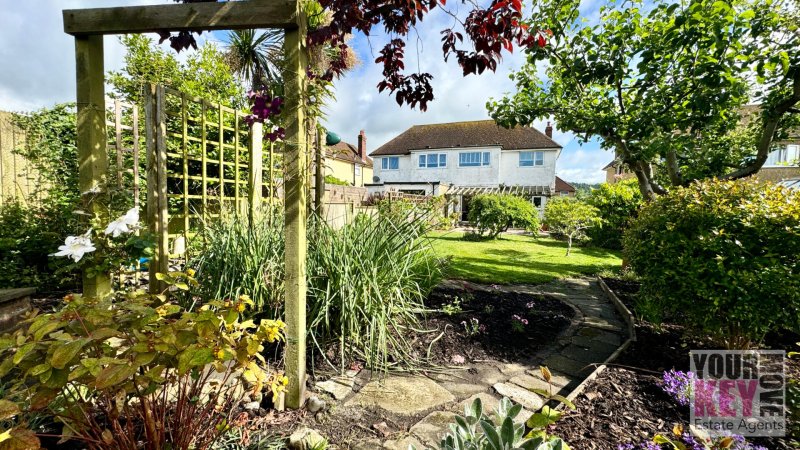 3 bedroom house in Wells Road, Folkestone, Kent CT19 4PW
