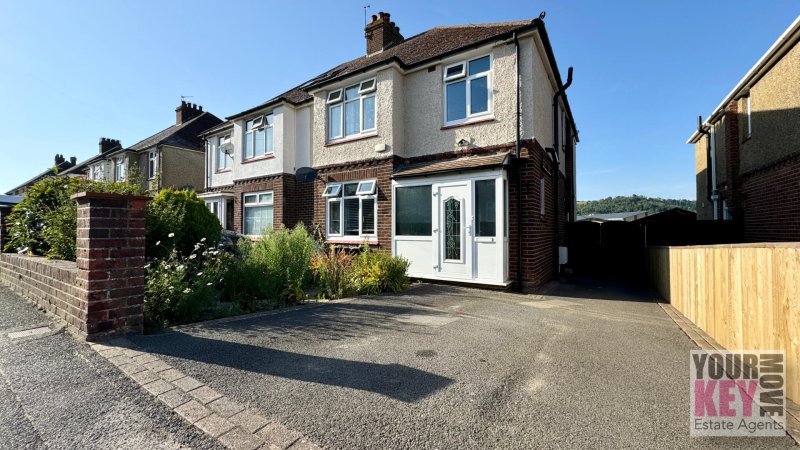 3 bedroom house in Wells Road, Cheriton, Folkestone, Kent CT19 4PW