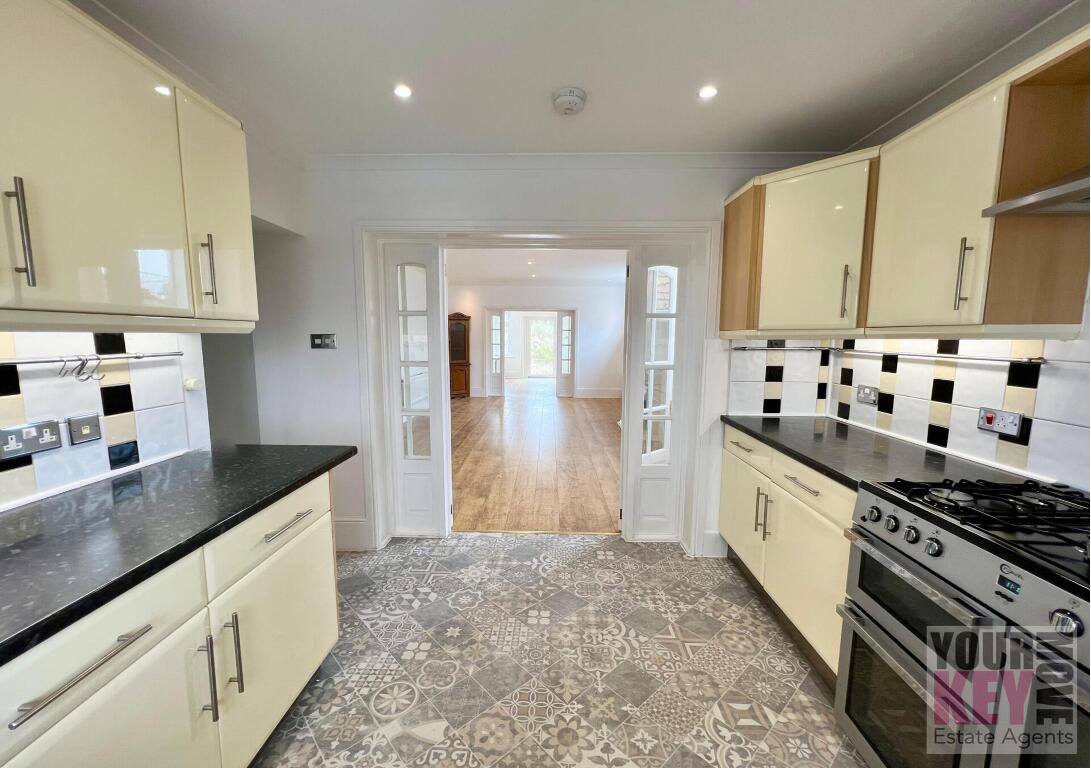 3 bedroom house in Parade, Greatstone, New Romney, Kent TN28 8NP