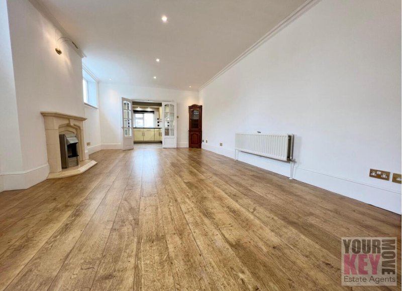 3 bedroom house in Parade, Greatstone, New Romney, Kent TN28 8NP