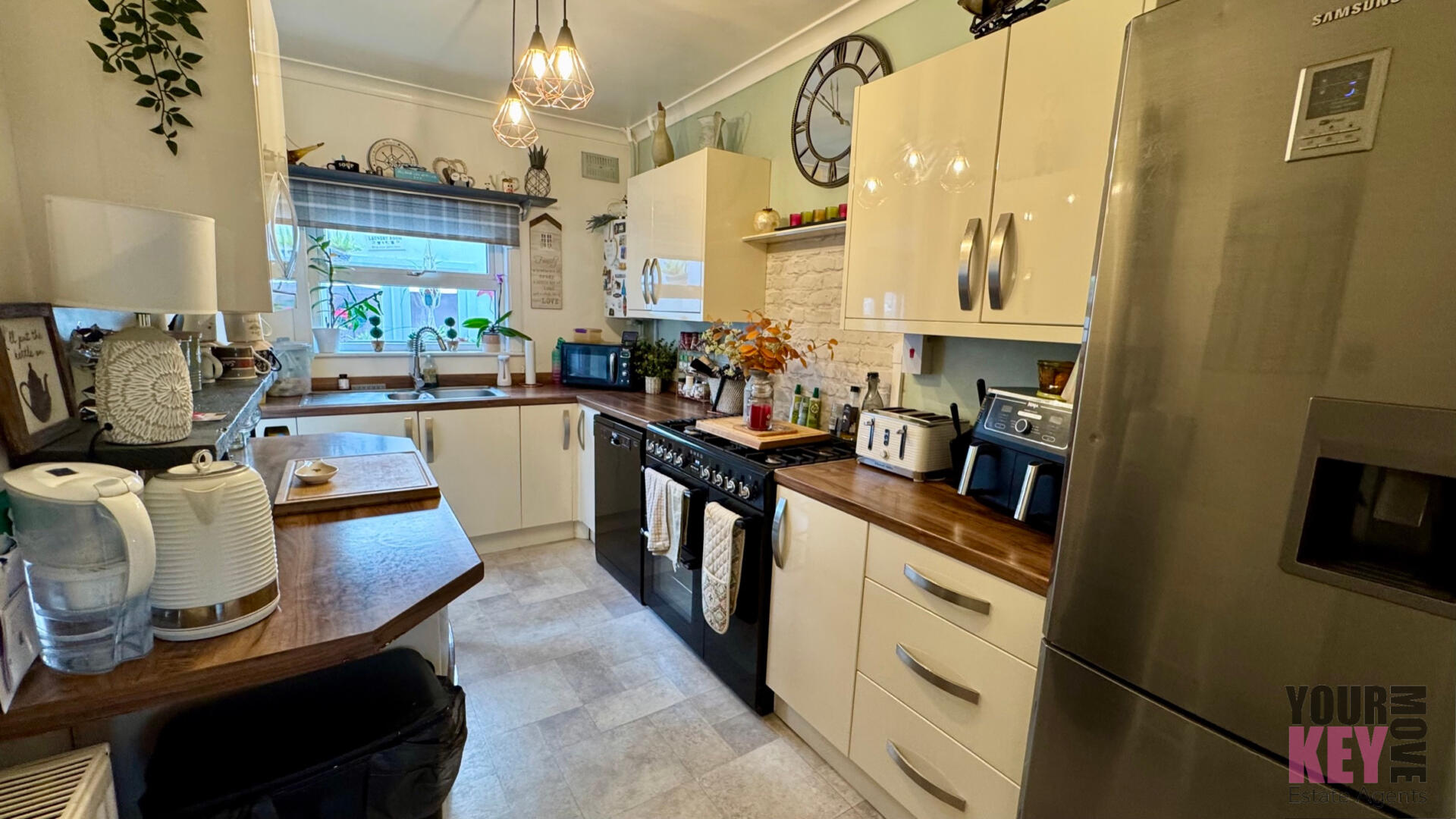 4 bedroom house in Weymouth Road, Folkestone, Kent CT19 4HU