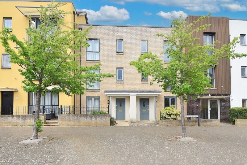 3 bedroom house in Station Square, St. Neots