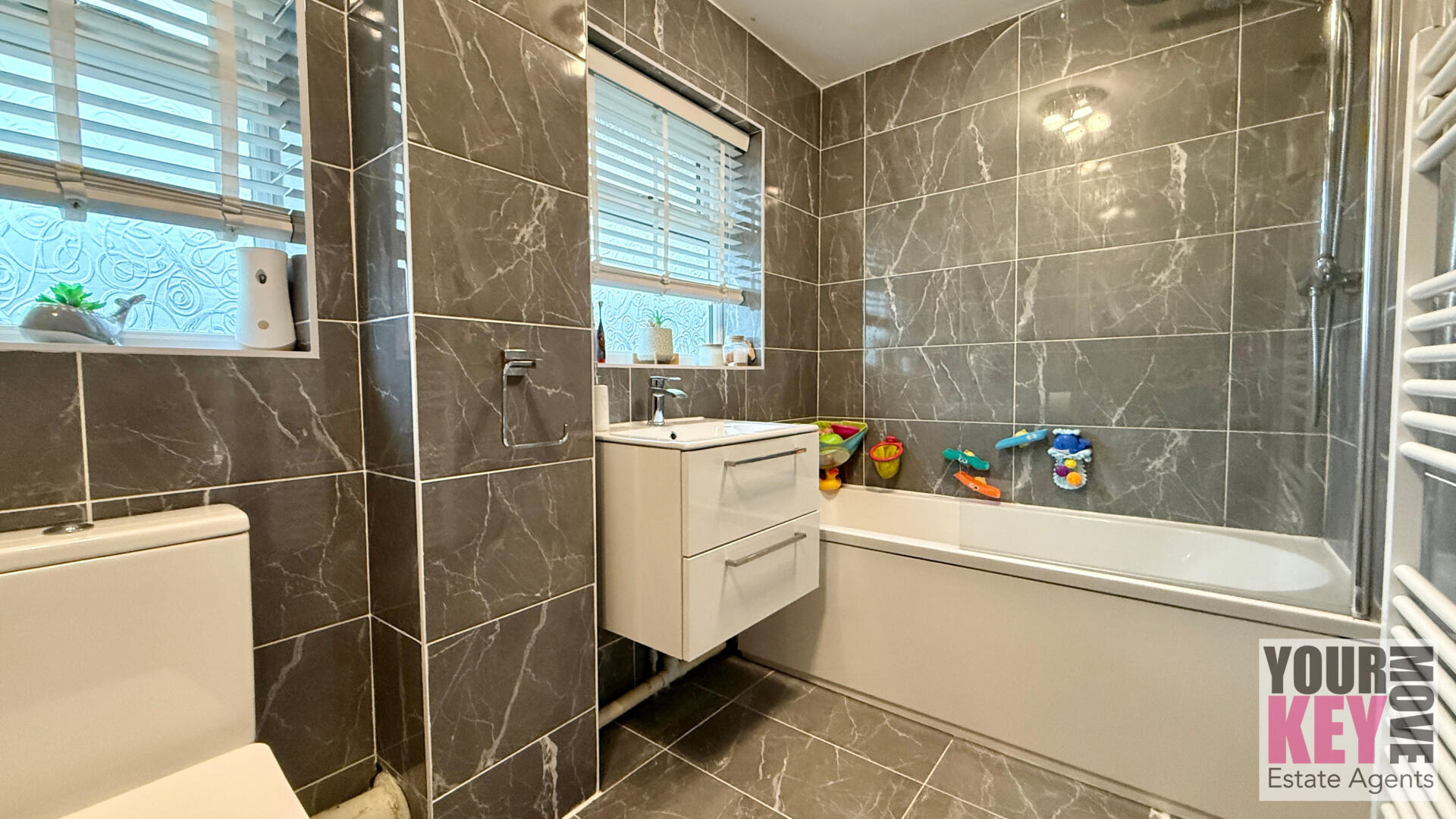 3 bedroom house in Hollands Avenue, Folkestone, Kent CT19 6PN