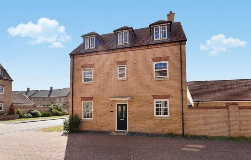4 bedroom house in Bryants Edge, Biggleswade