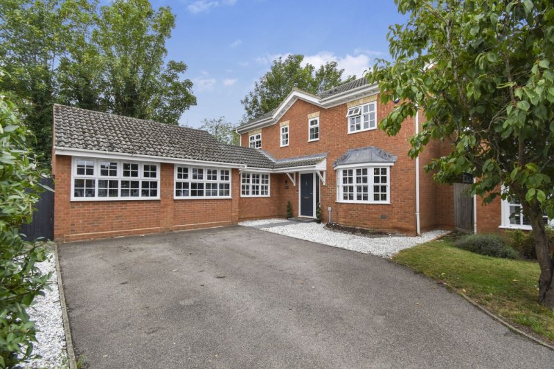 4 bedroom house in Jasmine Close, Biggleswade