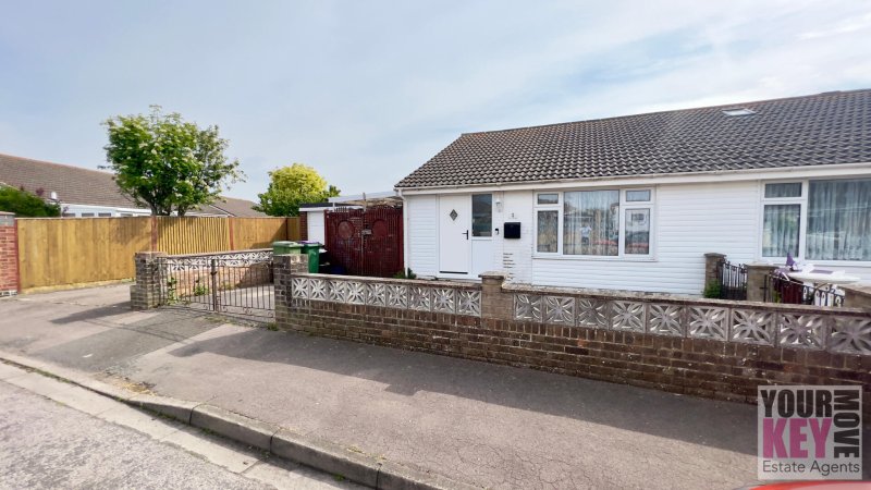 2 bedroom house in Yew Tree Road, St Marys Bay, Romney Marsh, Kent TN29 0SU