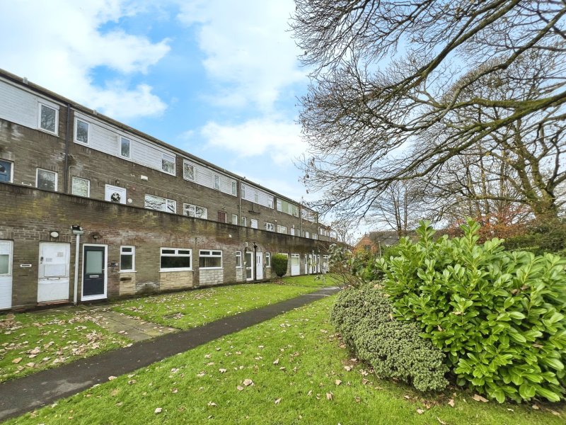 Pendle Court, Astley Bridge - 3 bedroom maisonette