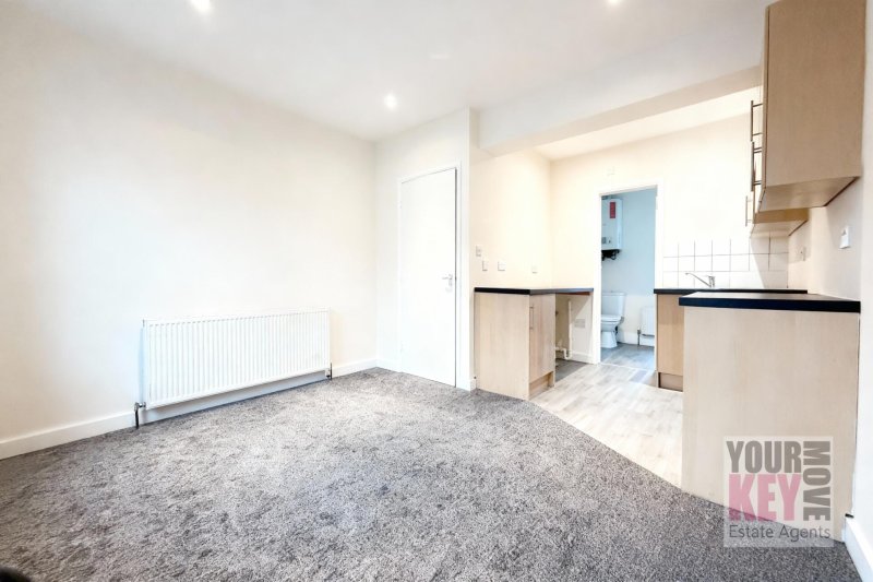 1 bedroom house in De Burgh Street, Dover, Kent CT17 0BN