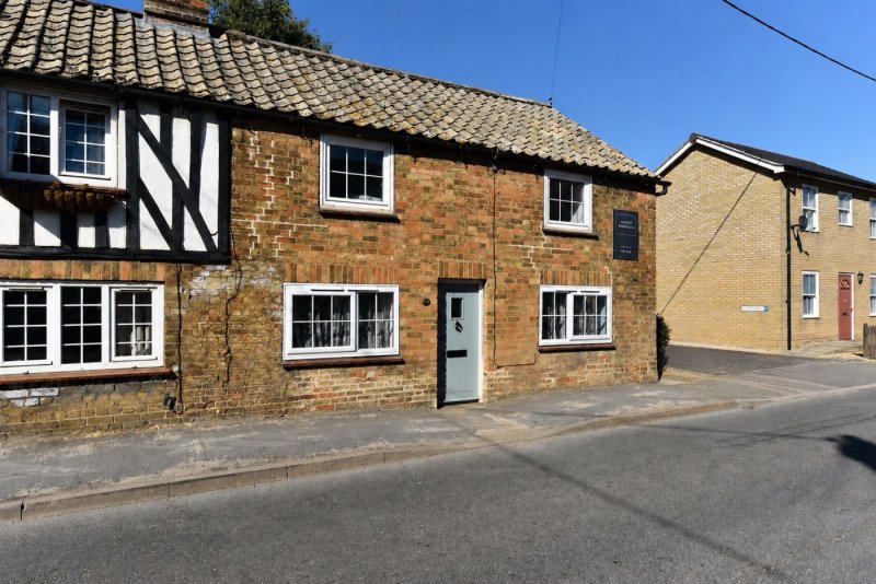 2 bedroom house in High Street, Earith