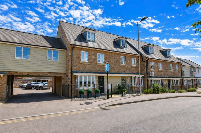 4 bedroom house in Stone Hill, St. Neots