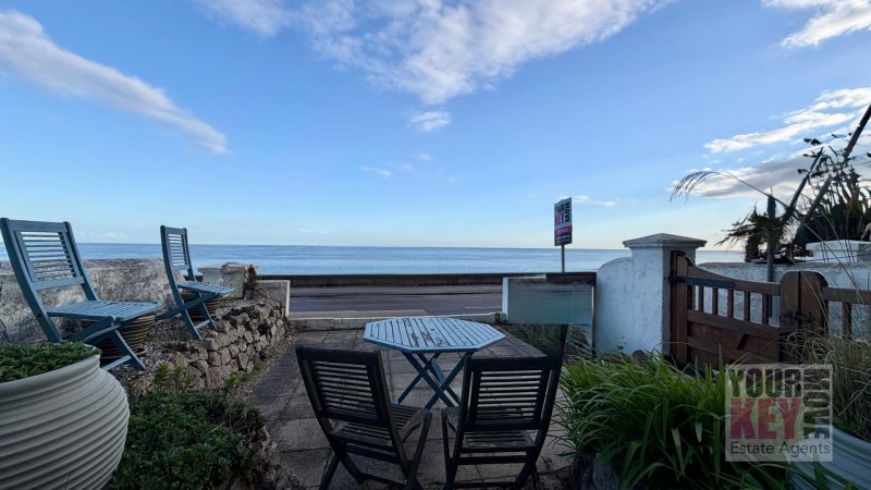 2 bedroom house in Wellington Terrace, Sandgate, Folkestone, Kent CT20 3DY