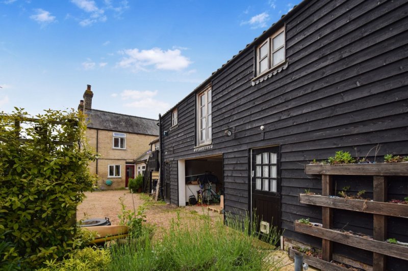 5 bedroom house in High Street, Earith