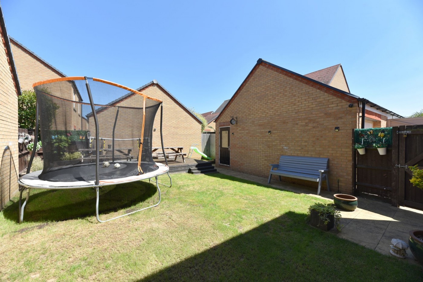 4 bedroom house in Coates Road, Biggleswade