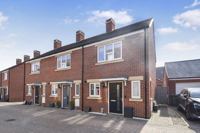 2 bedroom house in Coates Road, Biggleswade