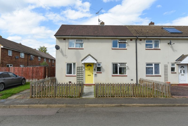 2 bedroom house in Belle Isle Crescent, Brampton