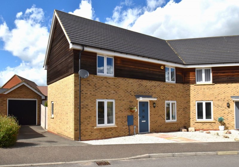 3 bedroom house in Knights Way, St. Ives