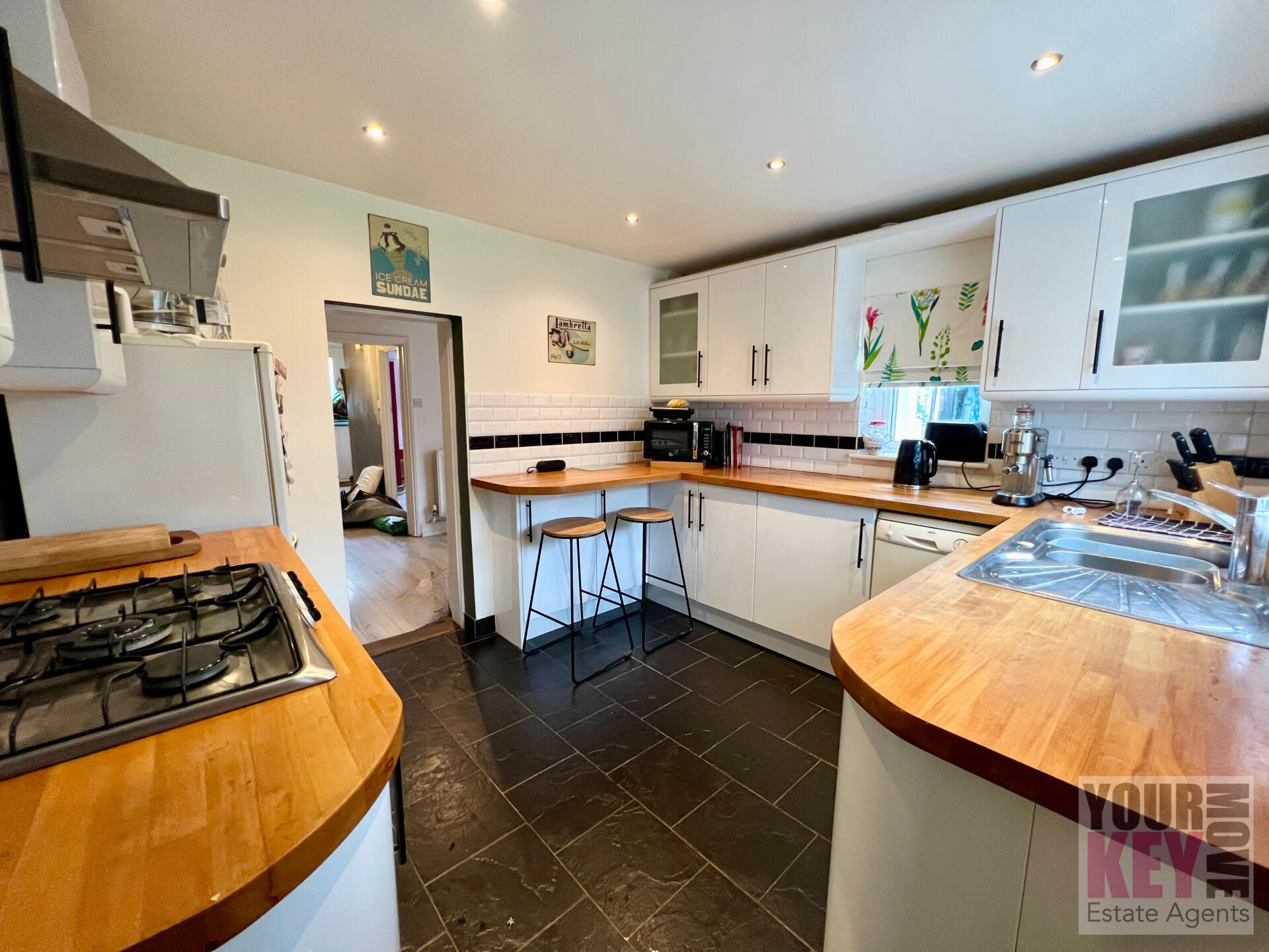 3 bedroom house in Cheriton High Street, Folkestone, Kent CT19 4HS