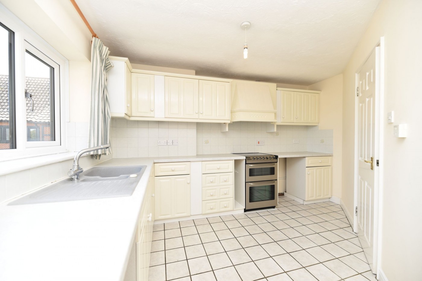 2 bedroom flat in High Street, Earith