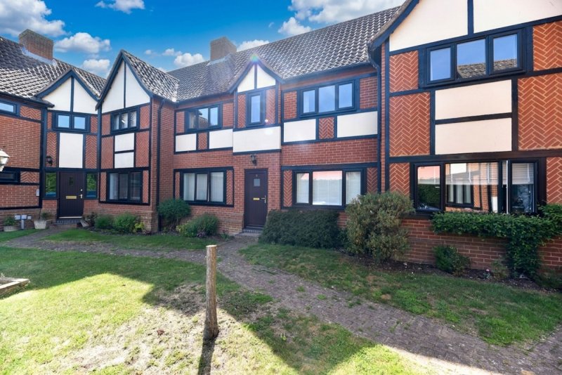 2 bedroom flat in High Street, Earith