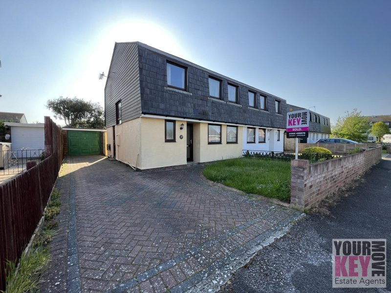 3 bedroom house in Oak Drive, St Mary’s Bay, Romney Marsh, Kent TN29 0XG