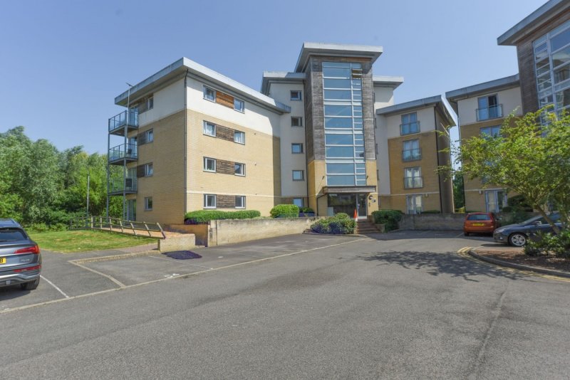 2 bedroom flat in Percy Green Place, Huntingdon