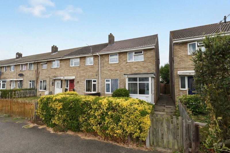 3 bedroom house in Saunders Close, Huntingdon