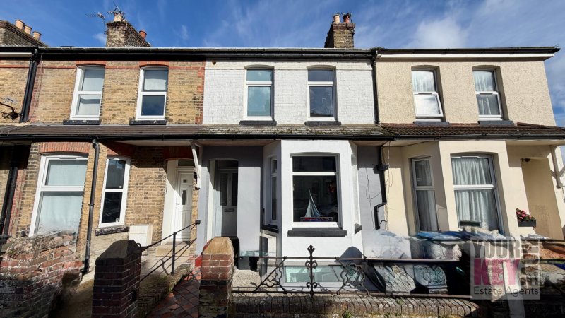 4 bedroom house in Longfield Road, Dover, Kent CT17 9QU