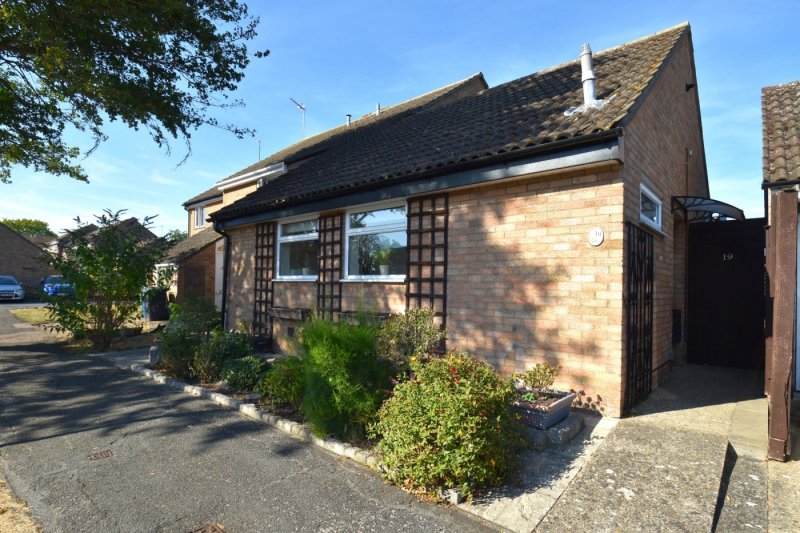 1 bedroom bungalow in Edinburgh Drive, St. Ives