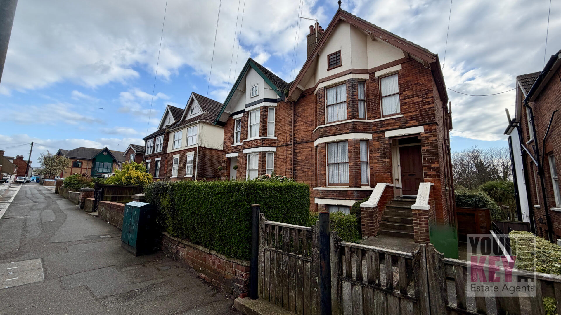 4 bedroom house in Canterbury Road, Folkestone, Kent CT19 5NW