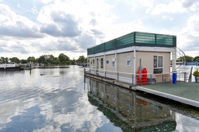 2 bedroom house boat in Hartford Marina Banks End, Wyton