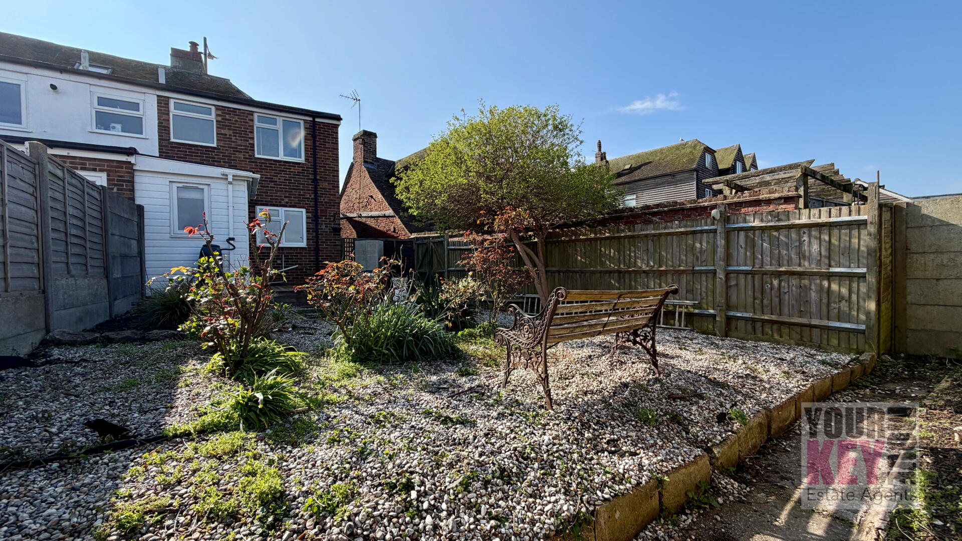 2 bedroom house in High Street, Dymchurch, Kent TN29 0NH