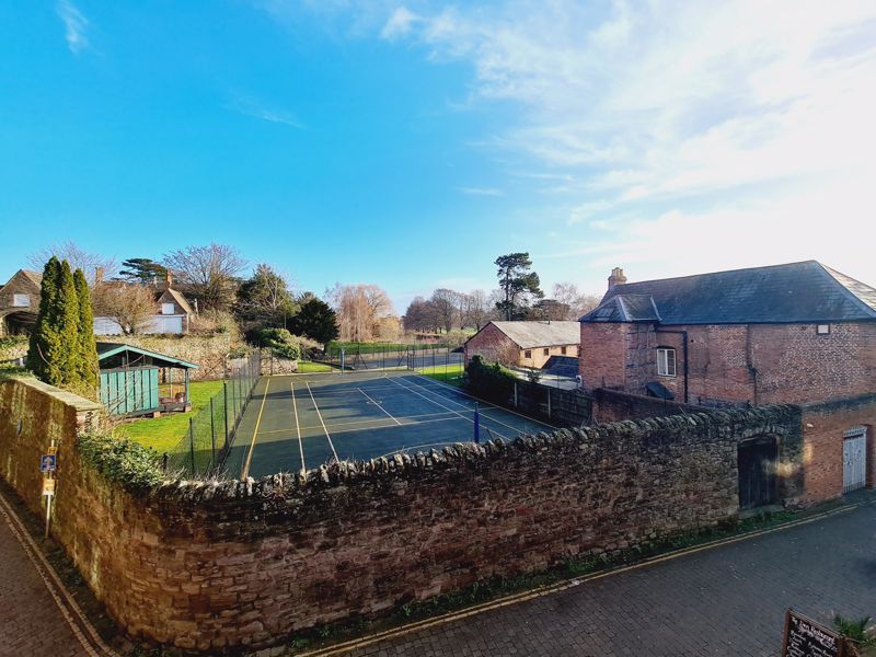2 bedroom apartment in Riverview Court, Bridge St