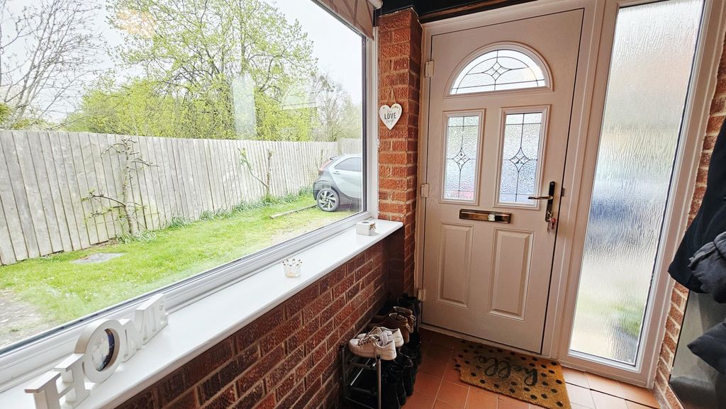 3 bedroom detached in Westbury Close, Lower Bullingham