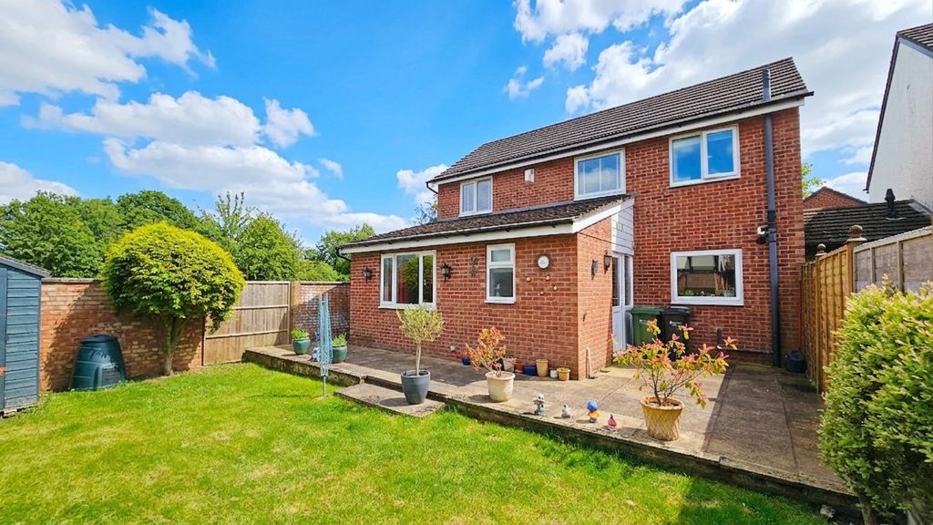 3 bedroom detached in Westbury Close, Lower Bullingham