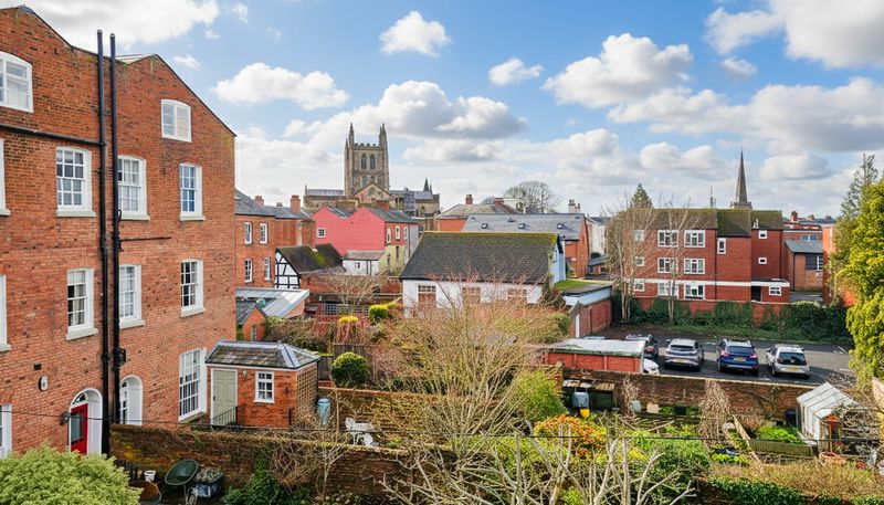2 bedroom apartment in St. Ethelbert Street